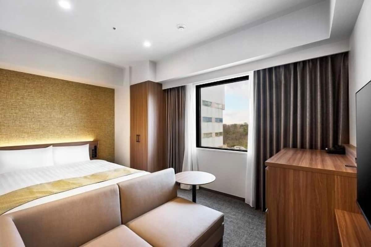Soundproofing, free WiFi, wheelchair access