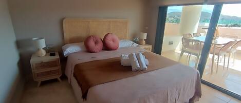 2 slaapkamers, een strijkplank/strijkijzer, wifi, beddengoed