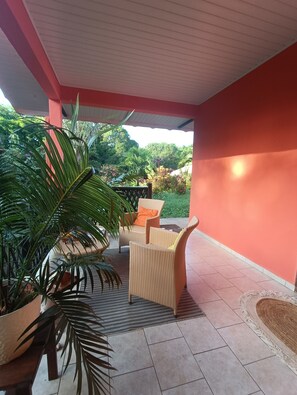 Terrace/patio - Studio with terrace and garden in the heart of an Amazonian plant nursery (Remire-Montjoly)