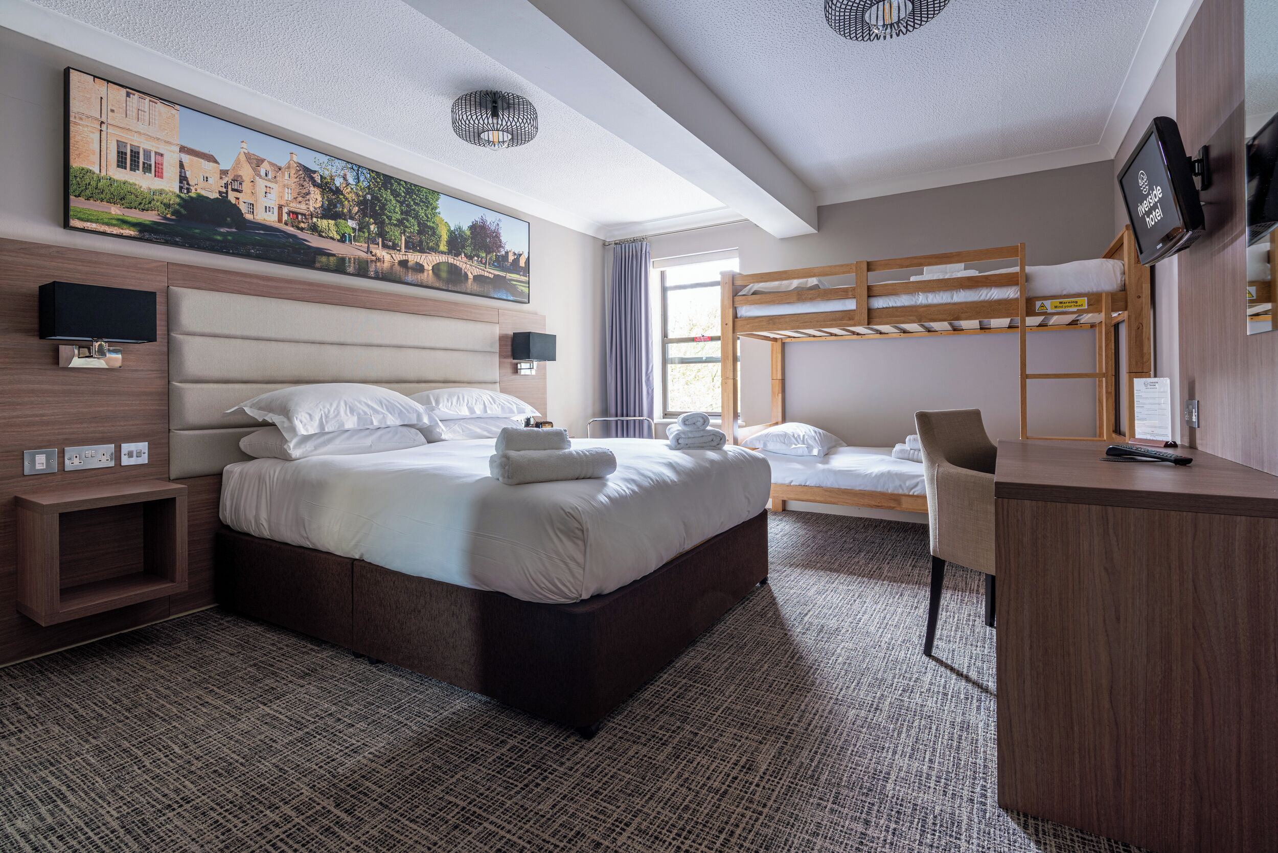 家庭客房 | 高級寢具、書桌、手提電腦工作空間、免費 Wi-Fi