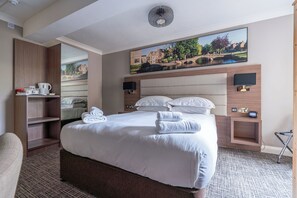 Familiekamer | Luxe beddengoed, een bureau, een laptopwerkplek, gratis wifi