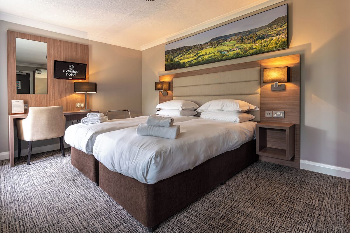 舒適雙床房 | 高級寢具、書桌、手提電腦工作空間、免費 Wi-Fi