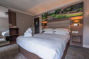 Premium bedding, desk, laptop workspace, free WiFi - Riverside Hotel (Cirencester)