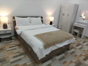 In-room safe, soundproofing, iron/ironing board, free WiFi