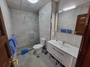 Doccia, asciugacapelli, asciugamani