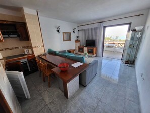 TV - Victoria Court II H112 - One Bed (Los Cristianos)