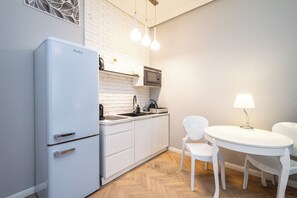 Classic Studio, Balcony | Private kitchenette - RentPlanet - Studio Krasińskiego (Kraków)