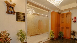 A reception area with a sign indicating the 2nd floor, rooms, and a restaurant. - Alokah Kashi (Varanasi)