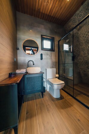 Family Bungalow, 2 Bedrooms, Patio, Lake View | Bathroom | Shower, free toiletries, hair dryer, towels - Majesty Sapanca (Sapanca)