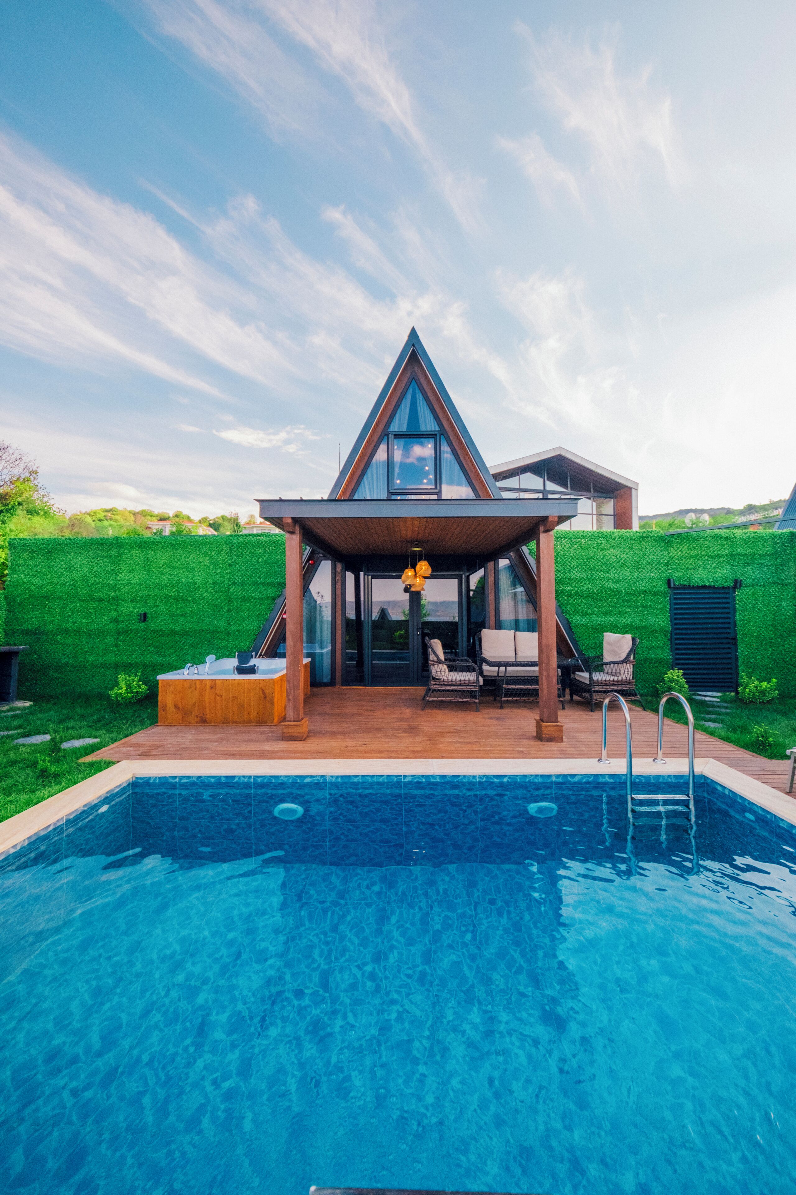 Escritorio y espacio para trabajar con laptop 