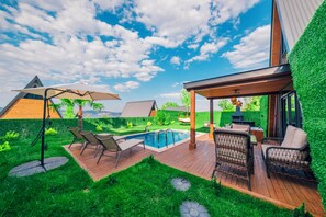 Escritorio y espacio para trabajar con laptop 