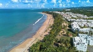 Una playa cerca