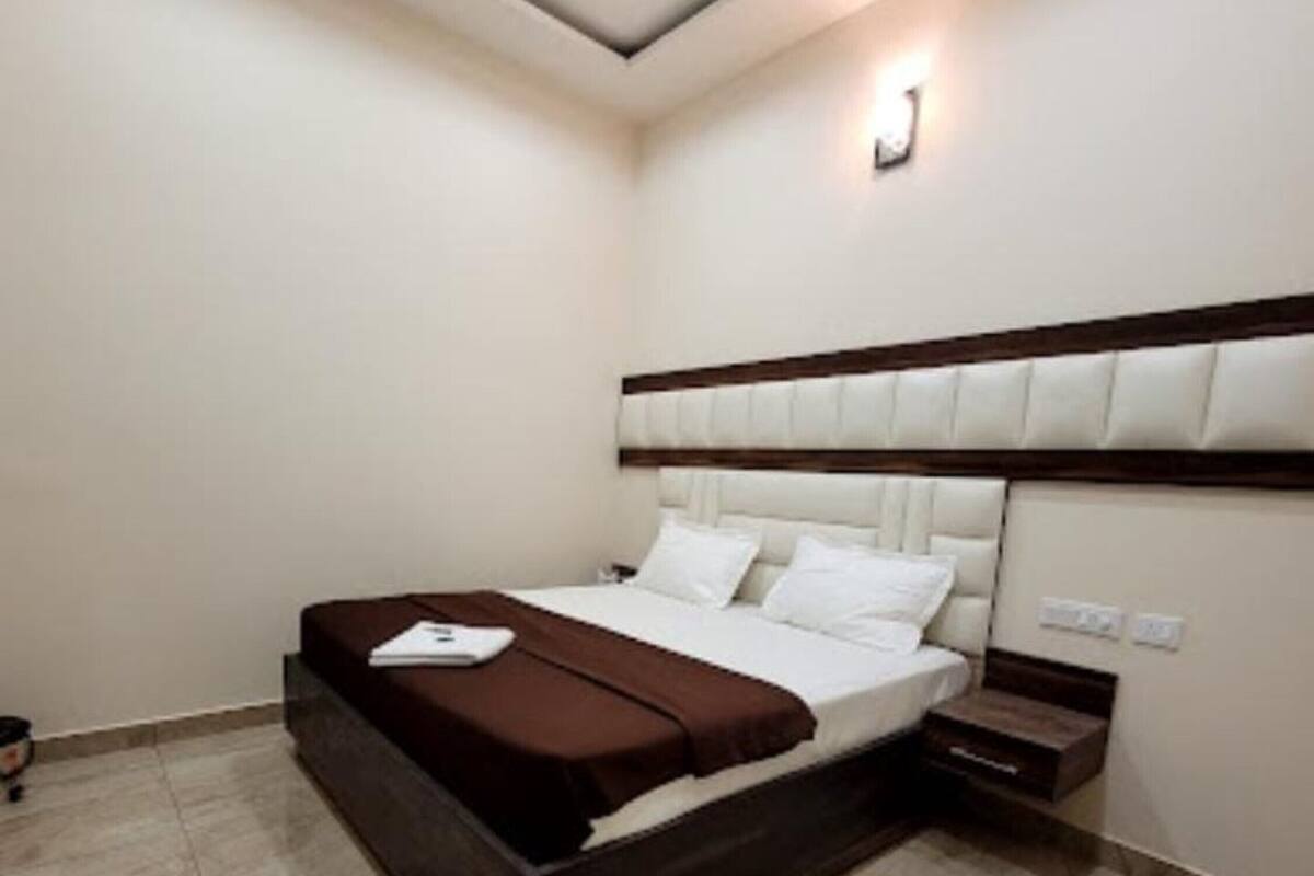 Habitación Deluxe doble, vistas a la ciudad | Sistema de insonorización, wifi gratis, ropa de cama