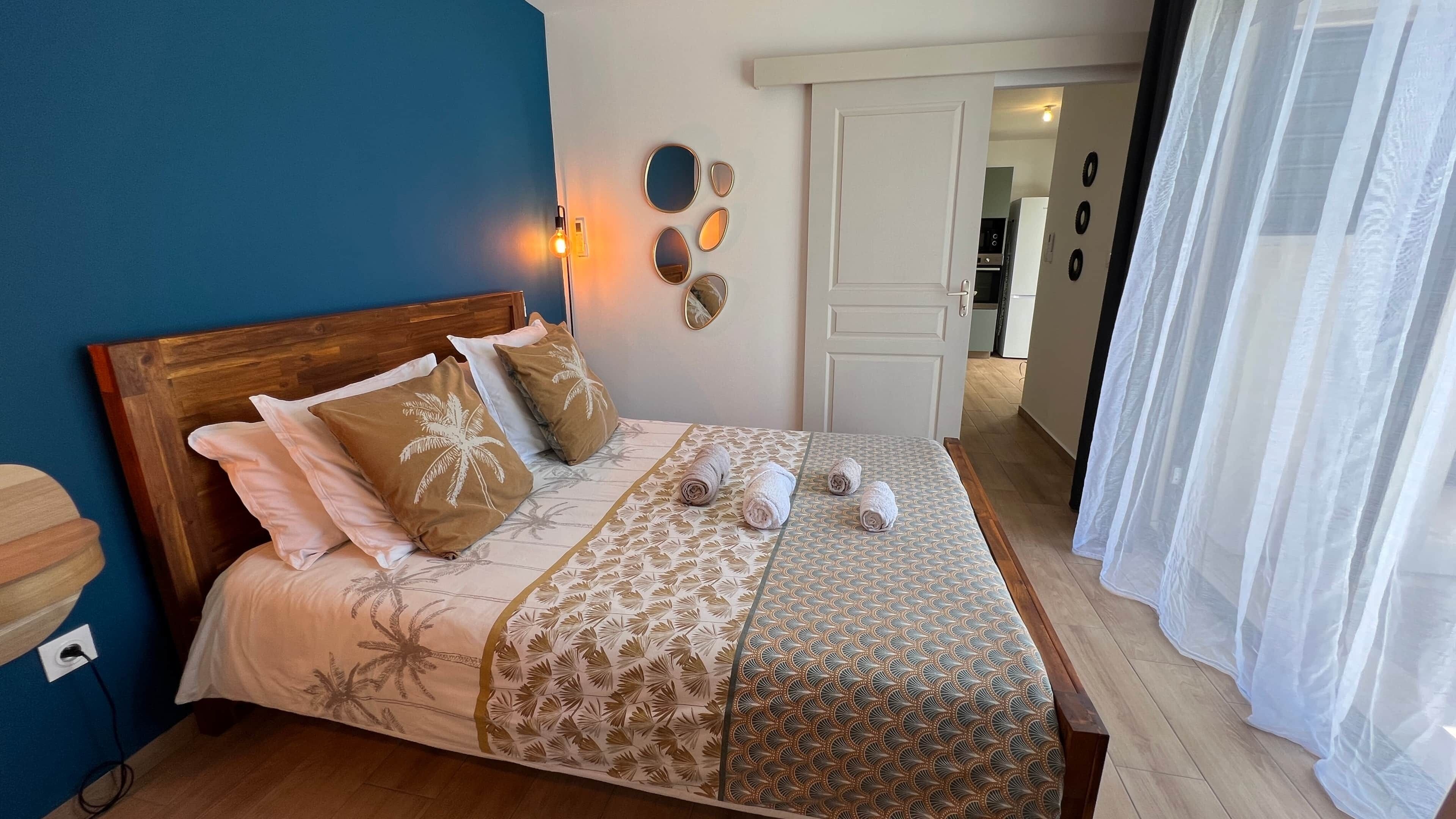 1 dormitorio, tabla de planchar con plancha, Internet y ropa de cama