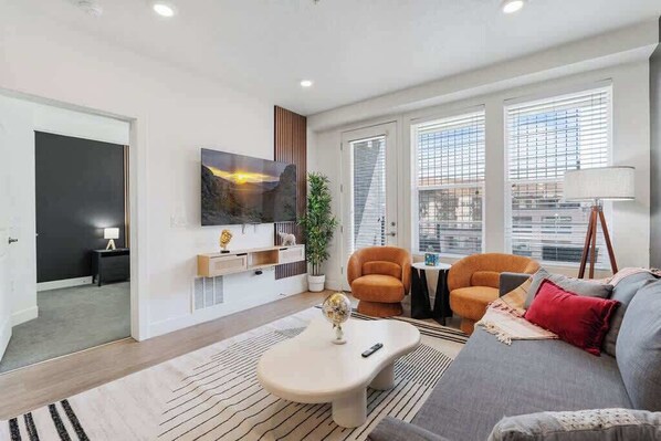 テレビ、書斎 / ワークスペース