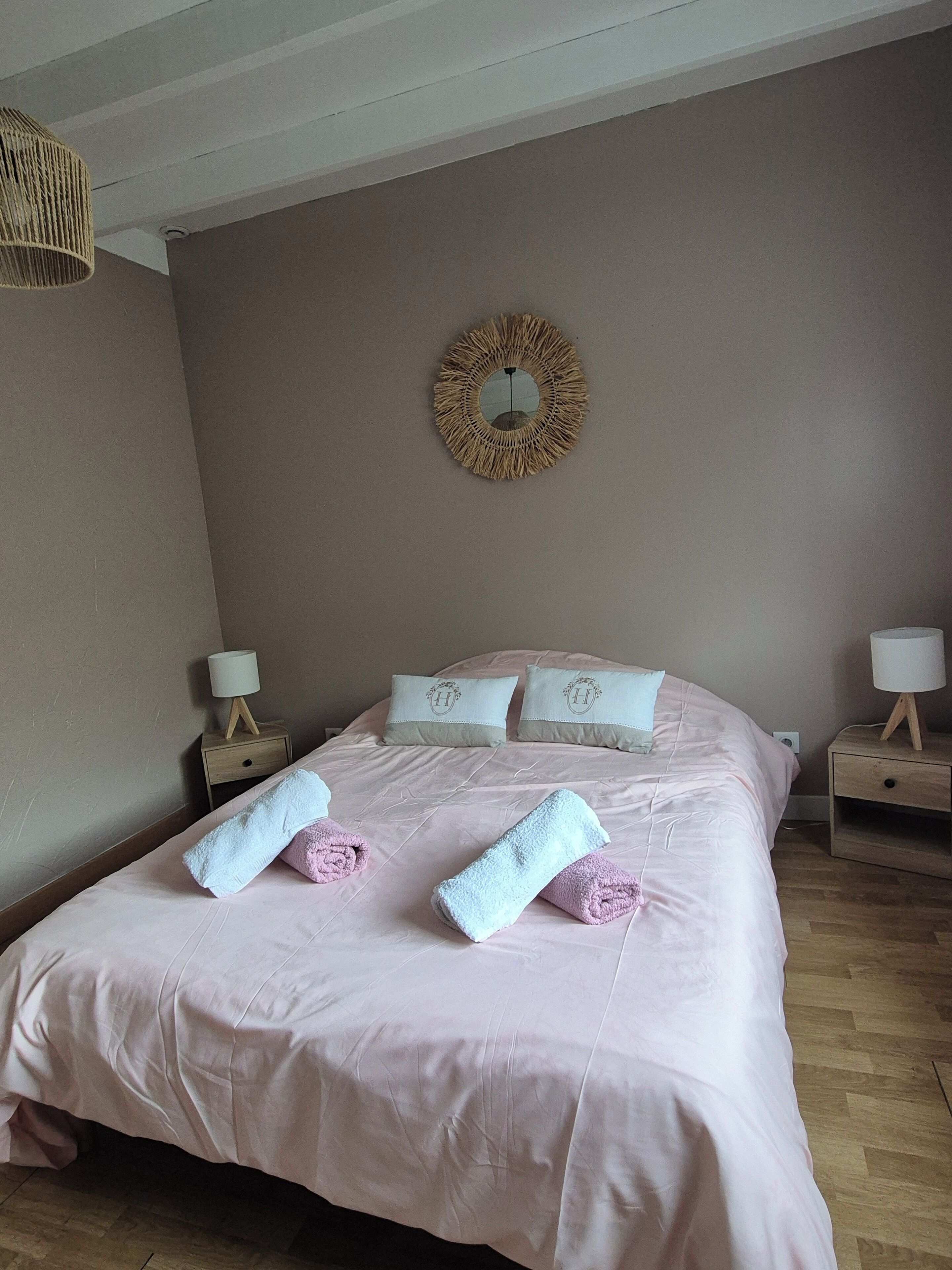 2 habitaciones, cuna de viaje, wifi gratis y ropa de cama 