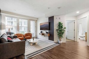 テレビ、書斎 / ワークスペース