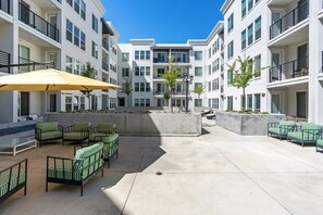 Terrace/patio - 1BR Escape w/ Gym, Walk to Temple Square (Salt Lake City)