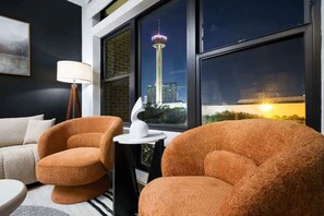 TV, offices - Chic 2BR-Best NYE Firewrks View!Near Twrs of Amrca (San Antonio)