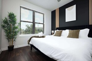 2 bedrooms, iron/ironing board, travel crib, WiFi - 2BR Urban Escape-Best NYE Fireworks View! (San Antonio)