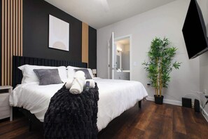 2 bedrooms, iron/ironing board, travel cot, WiFi