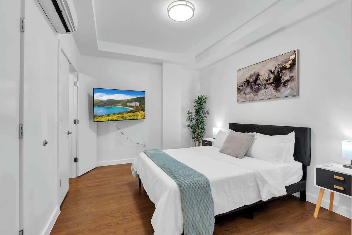 1 habitación, tabla de planchar con plancha, cuna de viaje y wifi 