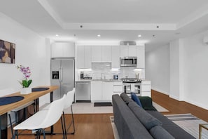 Fridge, microwave, oven, stovetop - Sleek 1BD/1BA Unit in Vibrant Tulsa Location w GYM (Tulsa)