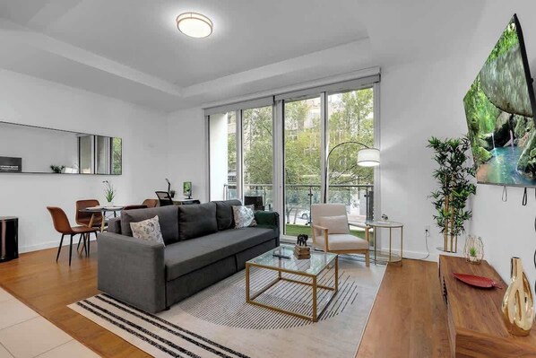 Televisión, oficina