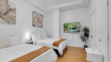 1 habitación, tabla de planchar con plancha, cuna de viaje y wifi