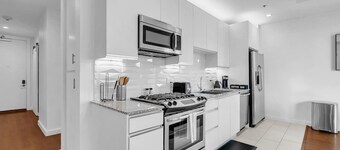 Stylish 1BR Near BOKCntr-Gym,Lounge,Balcony,Pet OK