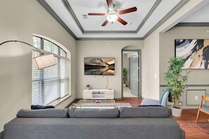 TV, offices - Cozy 2BR- Pool,Gym,Parkng,Near BOK Ctr&Arts Dstrct (Tulsa)