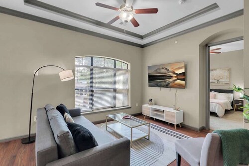 Cozy 2BR- Pool,Gym,Parkng,Near BOK Ctr&Arts Dstrct