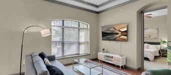 Cozy 2BR- Pool,Gym,Parkng,Near BOK Ctr&Arts Dstrct