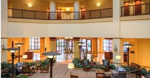 Lobby - Cozy 2BR Near BOK Center - Gym, Pool, Pet Friendly (Tulsa)