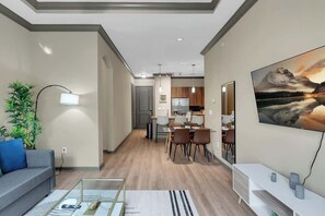 Interior - Cozy 2BR Near BOK Center - Gym, Pool, Pet Friendly (Tulsa)