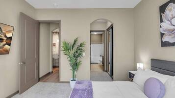 2 bedrooms, desk, iron/ironing board, WiFi