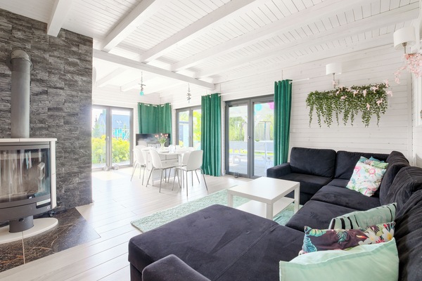 House (367) | Living area | Flat-screen TV
