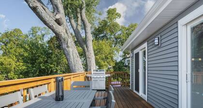 Harbor Clubhouse 3Bed 3.5Bath Modern Waterfront with Hot Tub & Pet Friendly