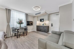 Family Studio | リビング エリア | スマートテレビ