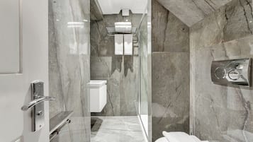Lower Ground Standard Studio | Bathroom | Shower, hair dryer, towels, soap