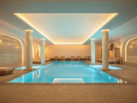 Una piscina techada