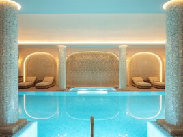 Una piscina techada