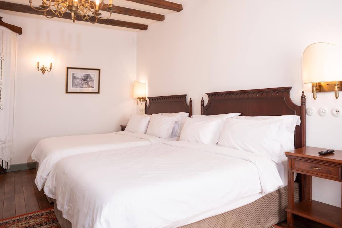 Deluxe Suite, City View