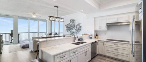 Refrigerador, microondas, horno y parrilla de estufa