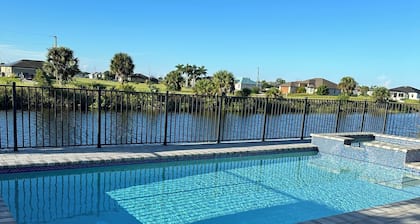 Spacious 4-bedroom house in gorgeous Cape Coral with WiFi, AC