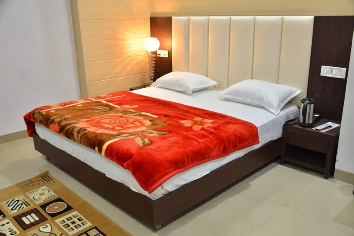 Deluxe Double Room, City View | Wi-fi percuma, cadar katil