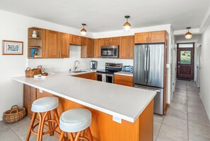 Fridge, microwave, oven, stovetop - Hale Kai O Kihei 2 Bd 2 Ba Oceanfront Ocean View Condo! Sleeps 6 (Kihei)