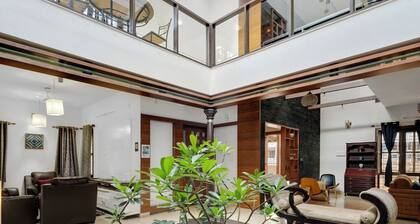 Lagoon Luxe Villa by Spacez