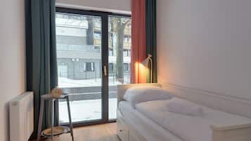 Apartemen, balkon | 2 kamar tidur, setrika/meja setrika, dan Wi-Fi gratis