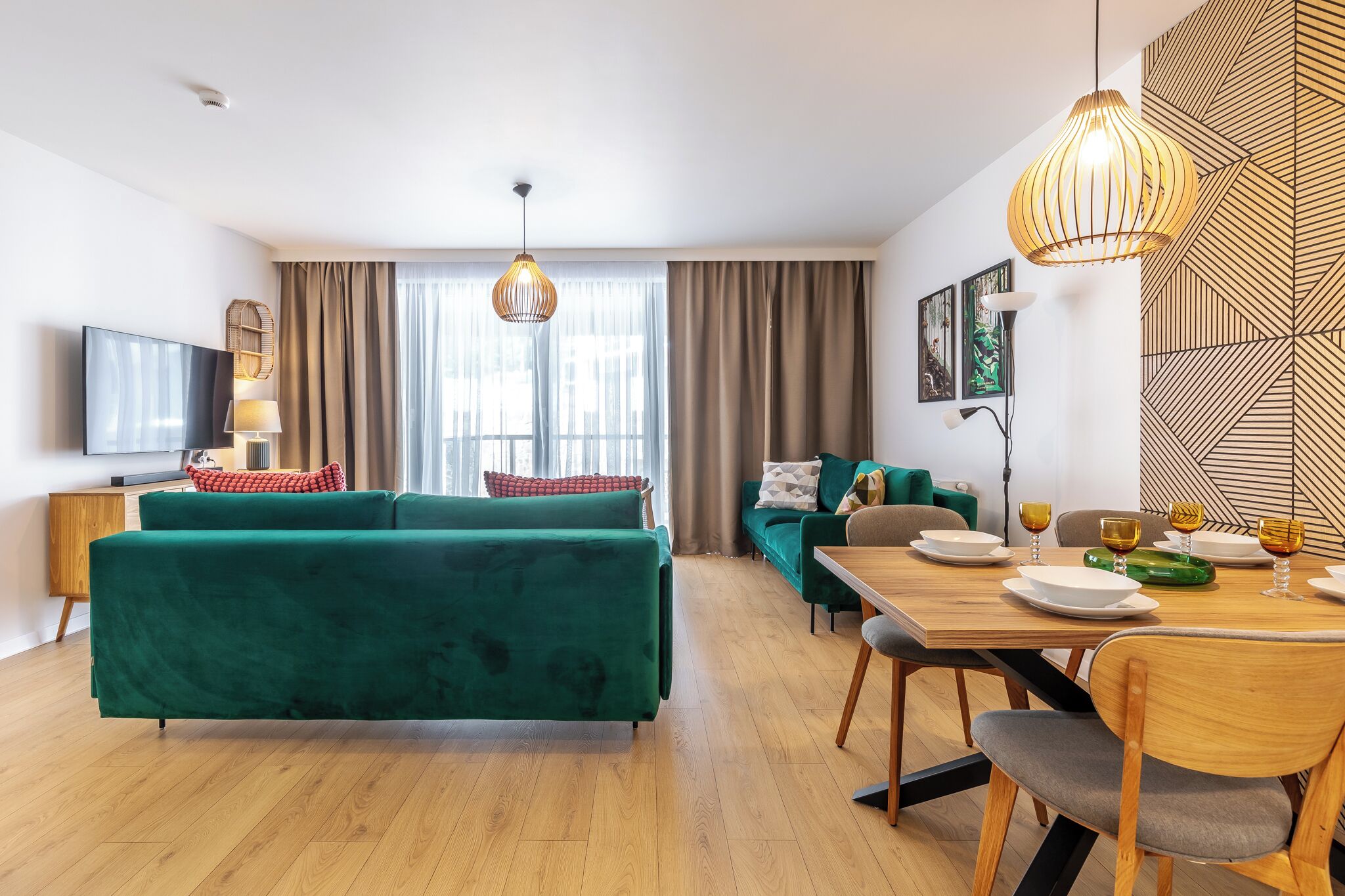 Apartment, Balkon | Wohnzimmer | 37-Zoll-Flachbildfernseher mit Digitalempfang, Fernseher